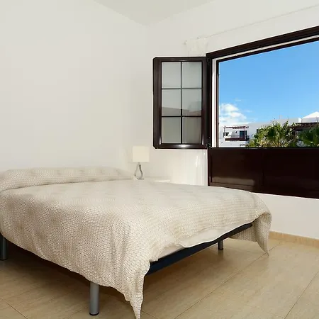 Neptuno Share Pool Costa Teguise * Teguise (Lanzarote)