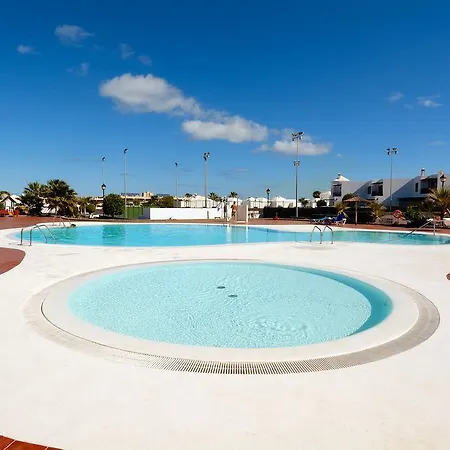 Neptuno Share Pool Costa Teguise Apartment