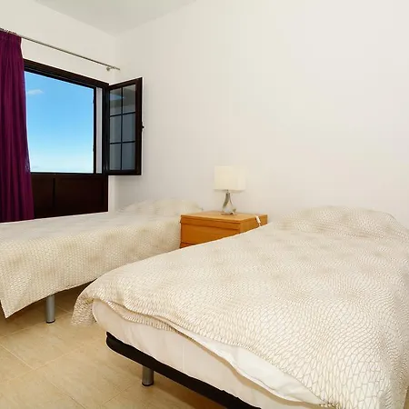 Neptuno Share Pool Costa Teguise Apartment *